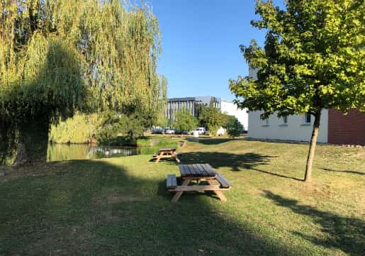 Le cadre naturel : terrasses et lac des Varimonts